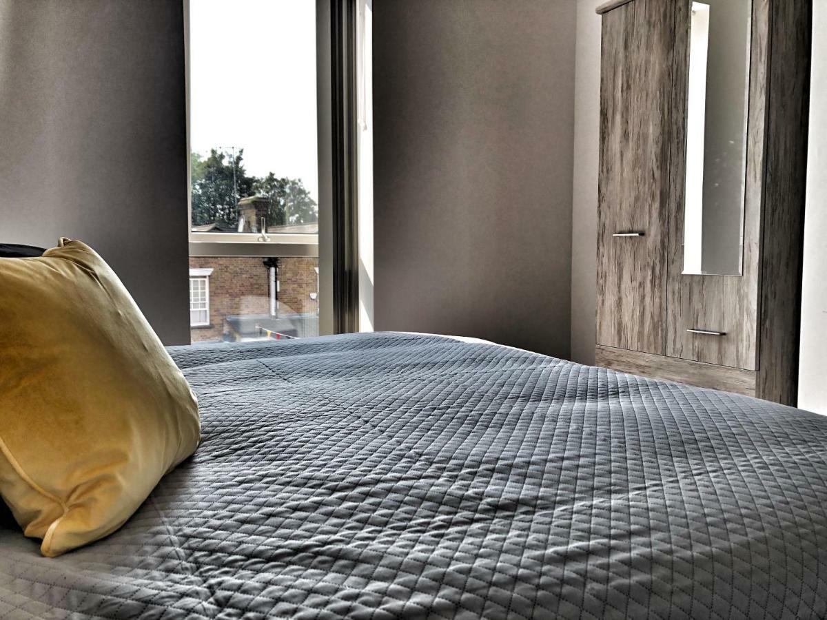 Luxury 2 Bed 2 Bath Apartment 18 Mins From Central London - Sleeps 6 Watford  Exterior foto